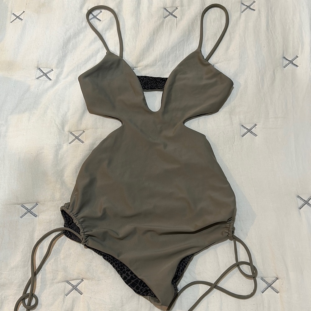 Small acacia one piece